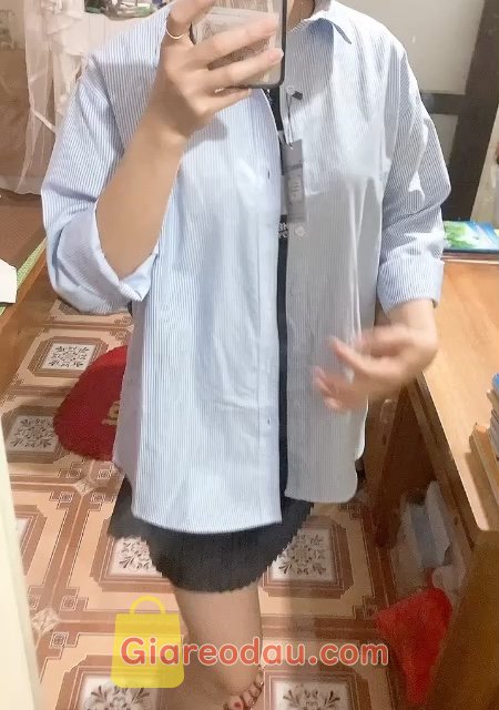 Giảm giá [Mã giảm 50%] Áo Sơ Mi Kẻ Sọc Tay Dài Nam Nữ Hàn Quốc Local Brand KATHOLIC Chất Liệu Oxford Form Rộng 3 Màu Xám. Sản phẩm tuyệt vời lắm,ship nhanh lắm luôn sau một ngày đã ship. 
