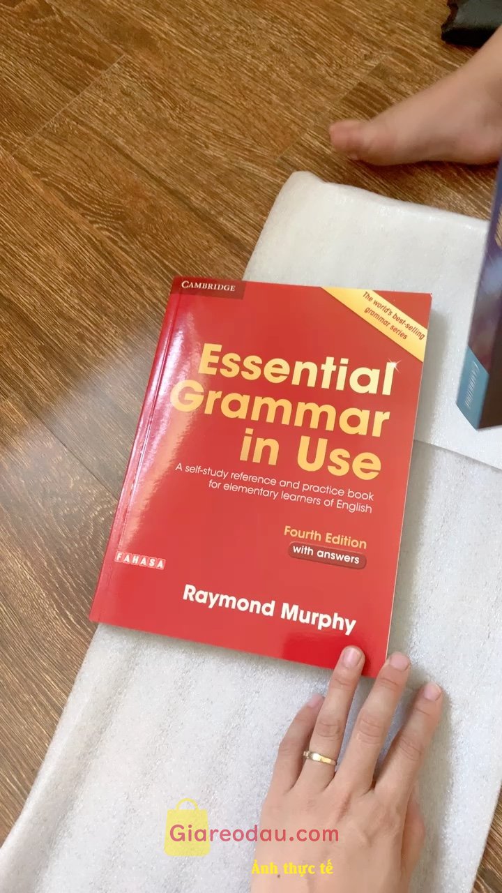 Giảm giá [Mã giảm 7%] Combo Essential Grammar in Use + English Grammar in Use (Bộ 2 cuốn). Sách đẹp hơn mong đợi luôn. . Giao hàng nhanh thật.. Giay trắng chữ. 