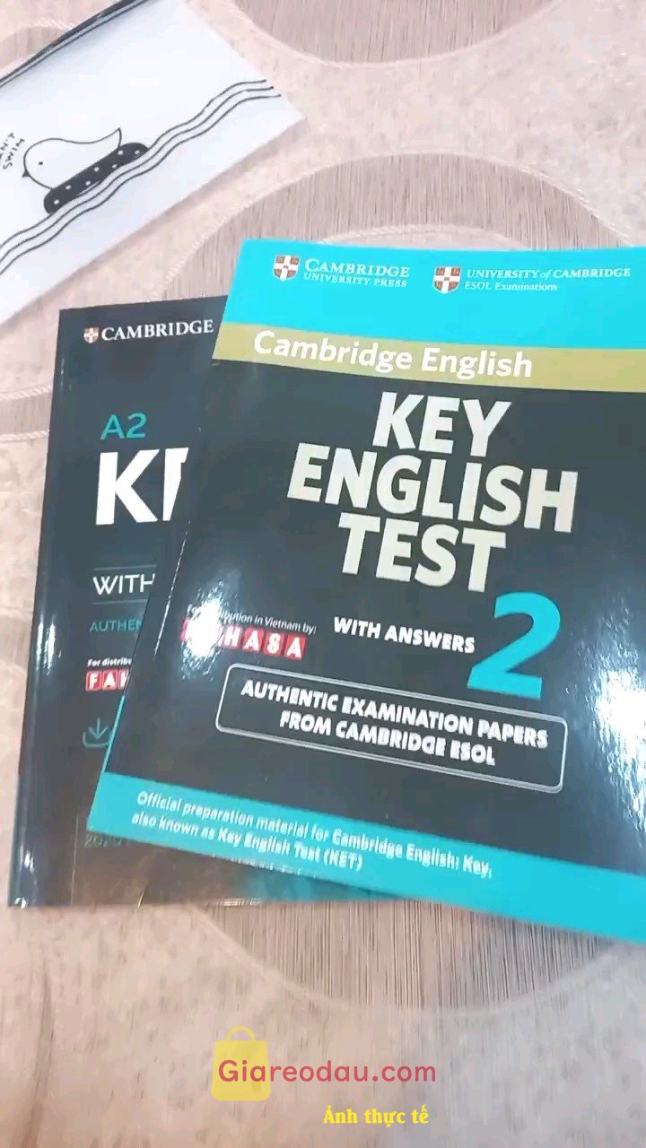 Giảm giá Sách Cambridge Key English Test (KET) 2. Mình tự học nên thấy okela quá trời. Sách rất đẹp và mình  mua. 