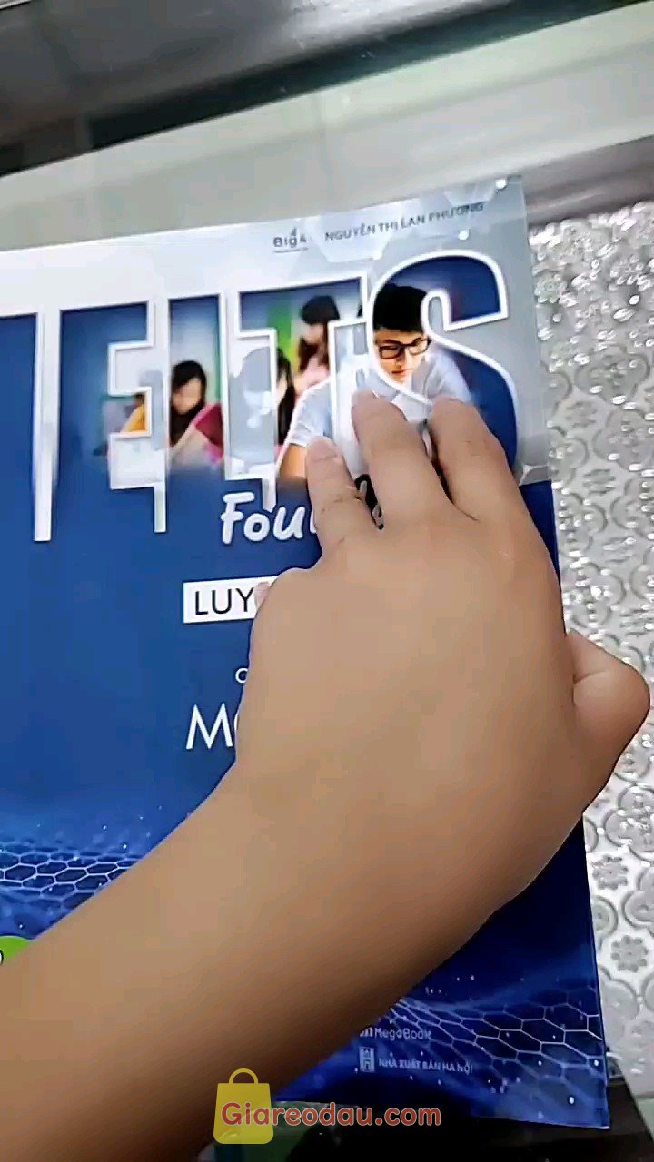 Giảm giá [Mã giảm 15%] Sách IELTS Foundation - Luyện thi IELTS cho người mới bắt đầu 4 kỹ năng. Cuốn sách rất đẹp,  ko bị quăn ko quá trình vận chuyển,  giá thành. 