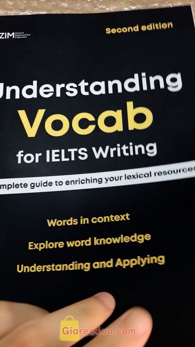 Giảm giá [Mã giảm 5%] Sách Understanding Vocab for IELTS Writing 2nd Edition - Từ vựng cho 16 chủ đề trong bài thi IELTS Writing. Sách đẹppp giấy in dày dặn kiến thức mình nhìn qua siêu okk lun ai. 